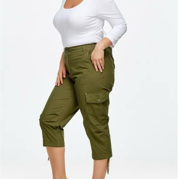 Ellos Women's Plus Size Stretch Cargo Capris size 32 3X casual army green  NWOT - Picture 1 of 16